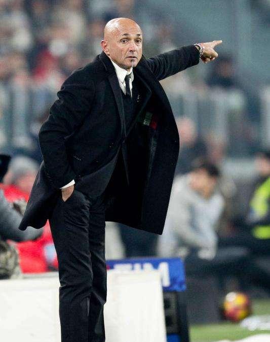 Roma-Chievo, i convocati di Spalletti: ok Nainggolan e Totti, out De Rossi