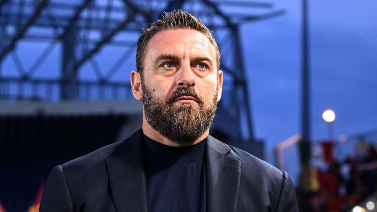 Manifestazione d’affetto dei tifosi della Roma sotto casa di De Rossi. VIDEO! 