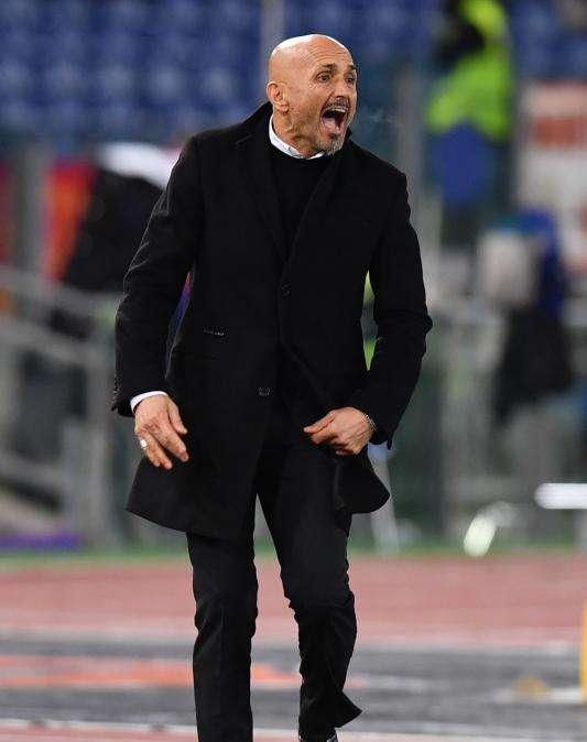 Spalletti: "Avanti con la difesa a tre. Caso Nainggolan? Lui troppo buono. Stasera dorme con me nel letto matrimoniale. Se la stimoli, la belva reagisce"