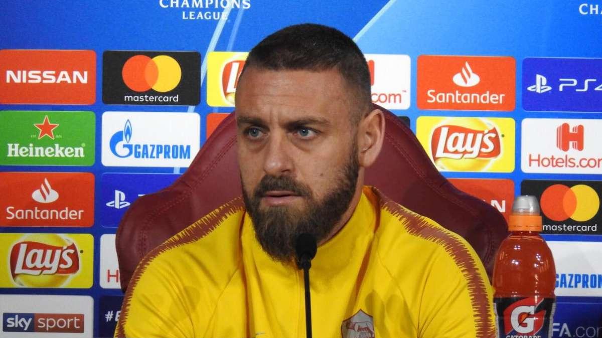 Conferenza stampa - De Rossi: "Non si rifiuta la Roma. Obiettivo quarto posto, la squadra è forte. Me la giocherò alla morte per rimanere qui, sarebbe un sogno"