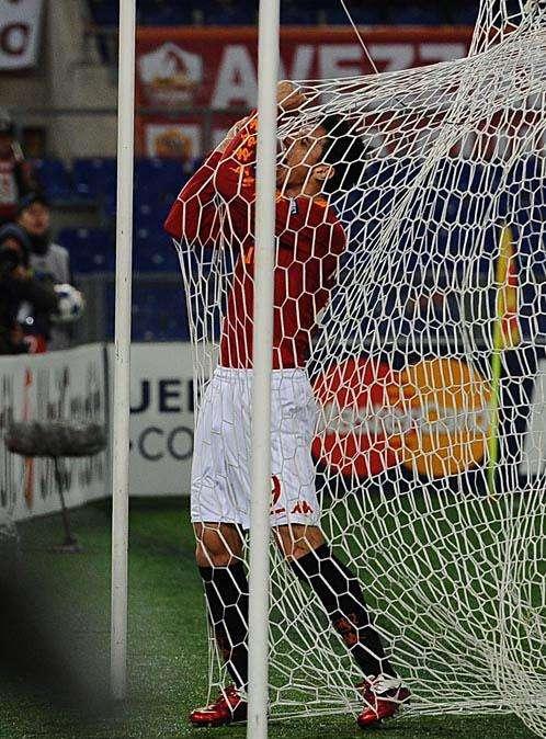 Fuori dalla Champions, giusto così. Burdisso avverte: "Cambiare la mentalità"