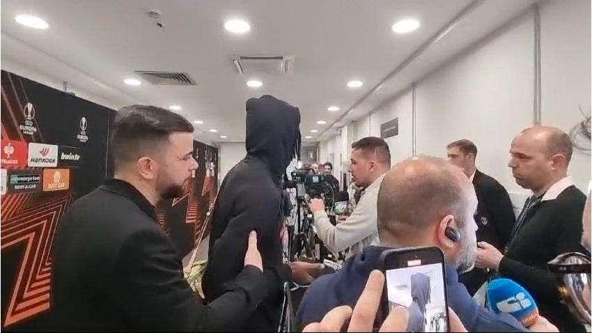 Milan, Leao sfoga il nervosismo contro un cronista in mixed zone. VIDEO!