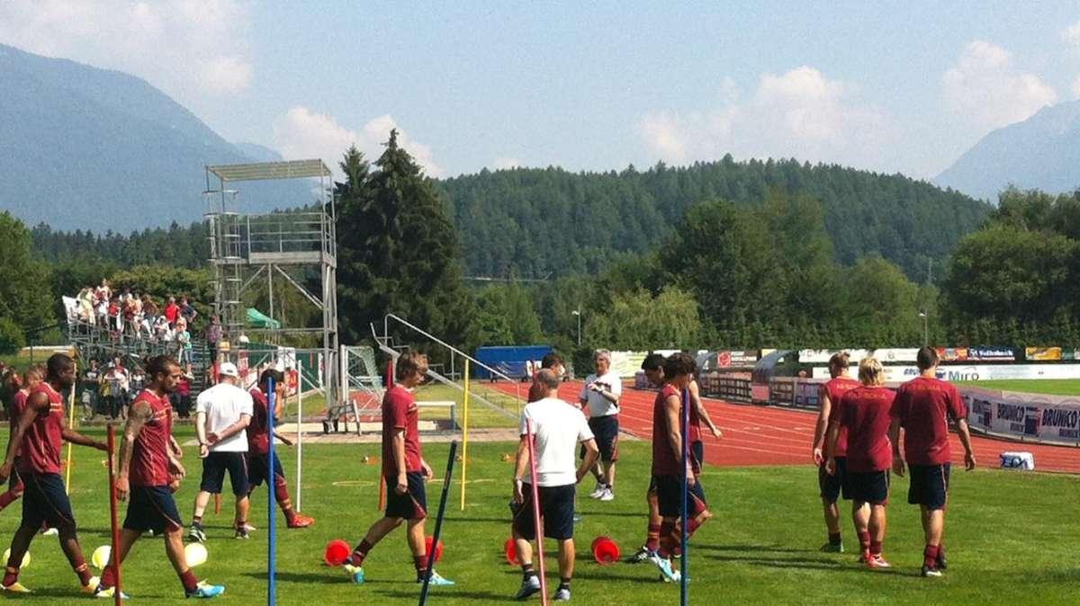 Riscone - Provati il 4-3-3 ed il 4-2-3-1. Differenziato per Benatia, palestra per Marquinhos e Maicon. FOTO! VIDEO!