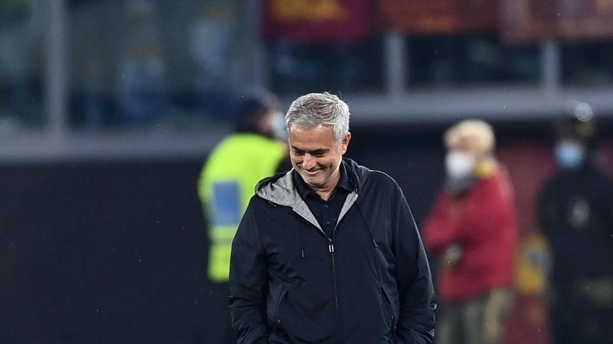 Mourinho: "Buon anno da Trigoria"