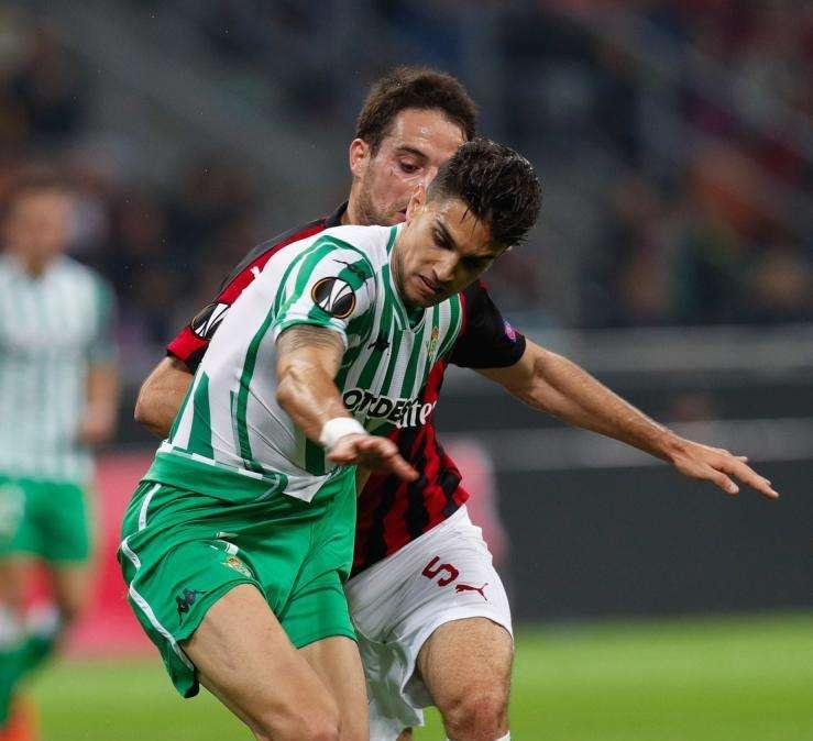 Betis, Bartra saluta Pau Lopez: "Buona fortuna!". Il portiere: "Sei un grande!"
