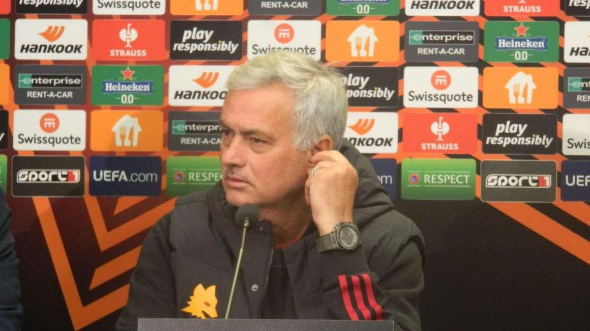 Conferenza stampa - Mourinho: "La cosa migliore per il Servette sarebbe mettere la seconda squadra. Le condizioni del campo? Un disastro, sembra che gli agronomi siano in vacanza da tre settimane". VIDEO!