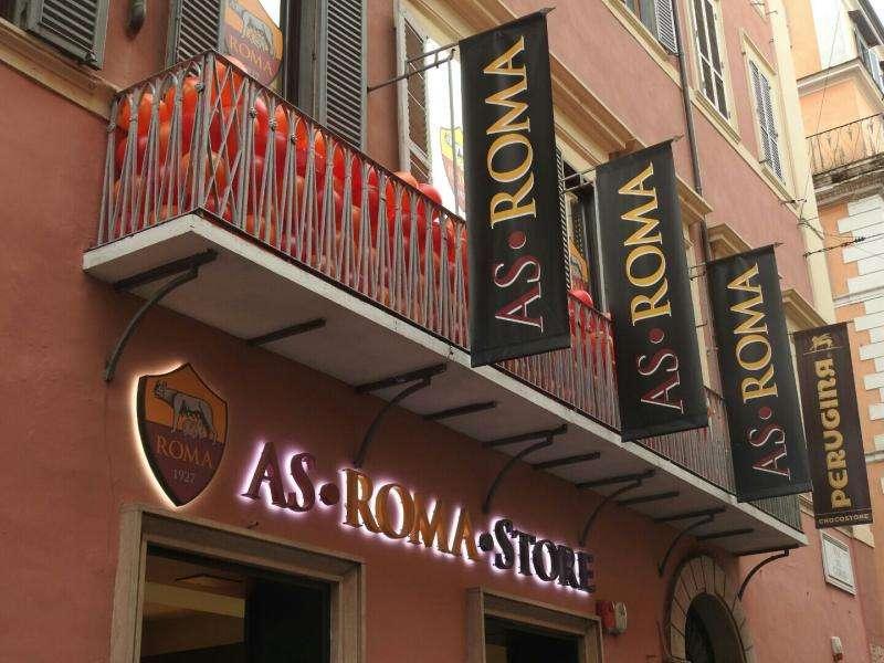 L'AS Roma Store di Via del Corso a rischio chiusura