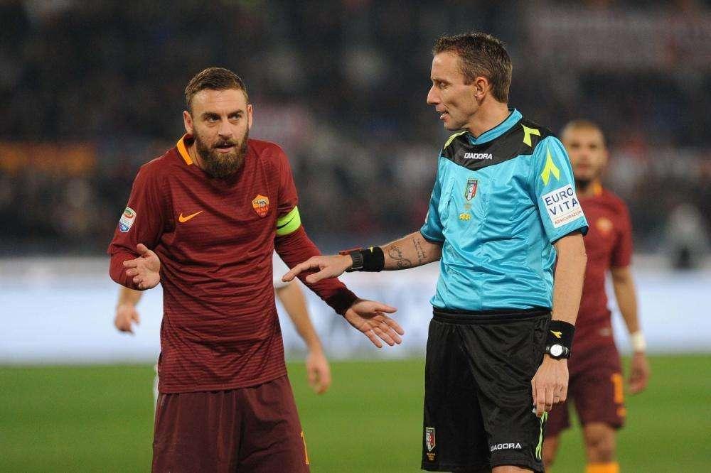 L'arbitro - Roma mai sconfitta contro il Chievo con Mazzoleni. Nell'unico precedente all'Olimpico, una vittoria in 10vs11