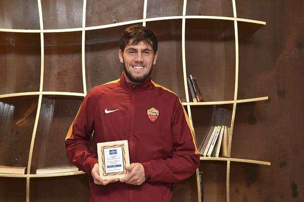 Twitter AS Roma, Calabresi riceve il premio La Giovane Italia - I talenti del calcio". FOTO!