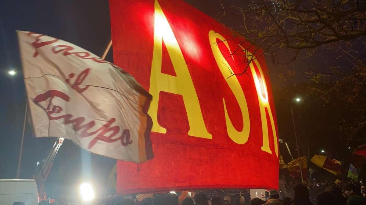 La Roma ringrazia i tifosi: "Siete sempre al nostro fianco"