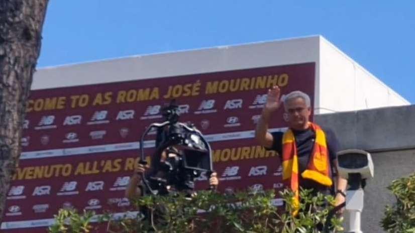 MOURINHO - Lo Special One è arrivato a Trigoria: "Grazie mille, di cuore". FOTO! VIDEO!
