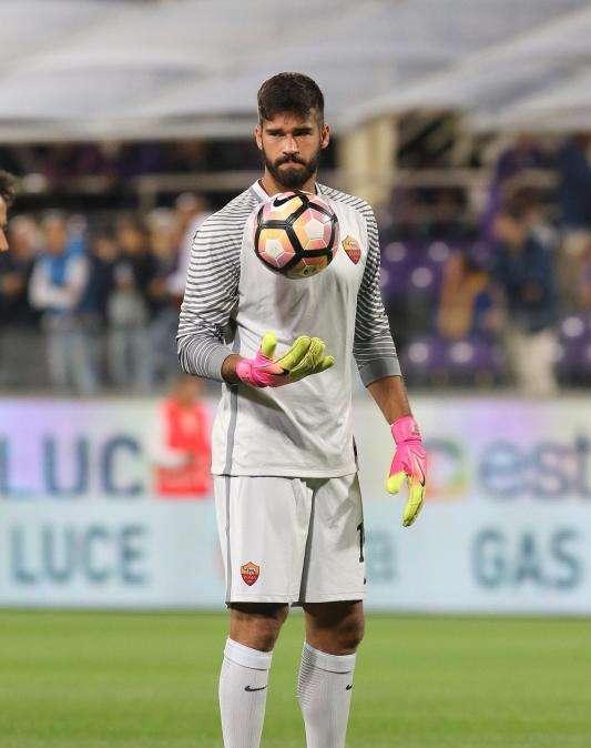 Twitter, Alisson ascolta musica in macchina