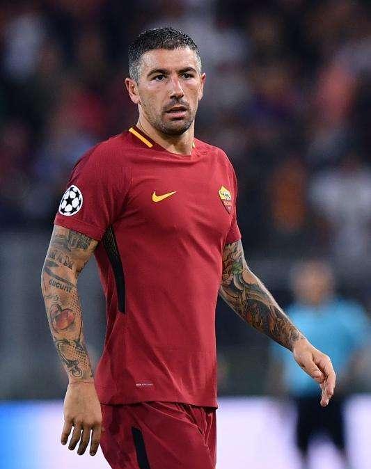 Applausi per Kolarov al cambio con Moreno