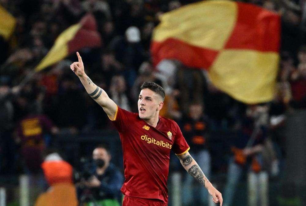 Zaniolo inseguito e minacciato da alcuni tifosi: massimo sostegno da parte della Roma nei suoi confronti. Il giocatore è a La Spezia