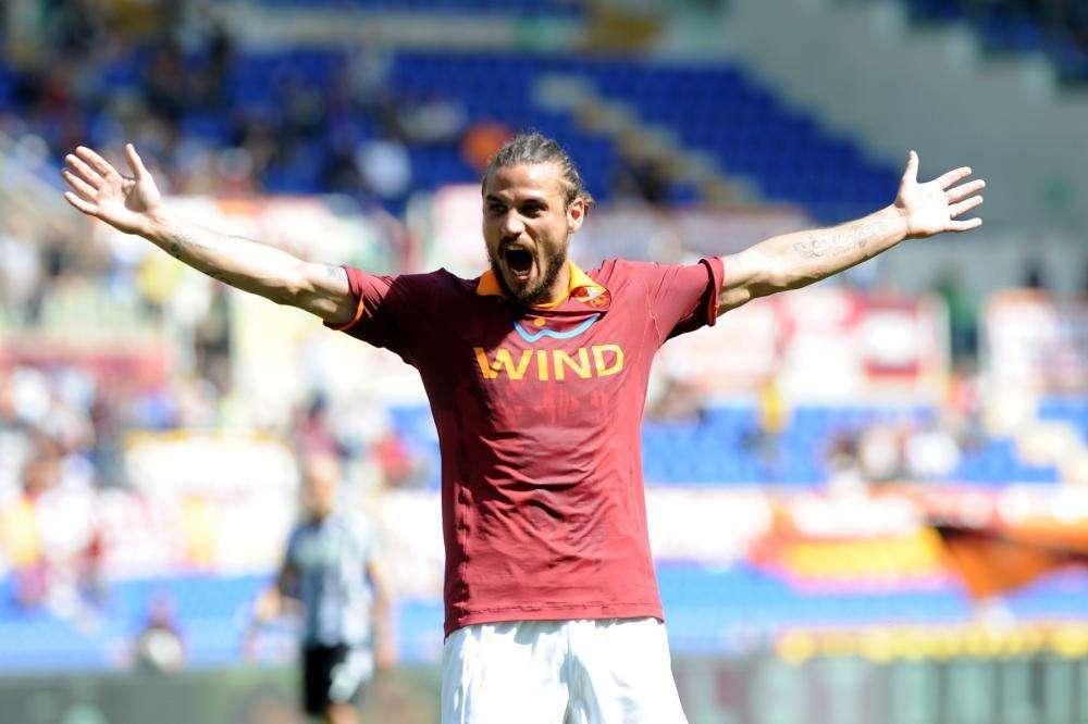 Accadde oggi - Strootman: "Mai alla Juve". Discussione tra un tifoso e Osvaldo: "Ho fatto duecento gol". Doni e Riise lasciano Roma