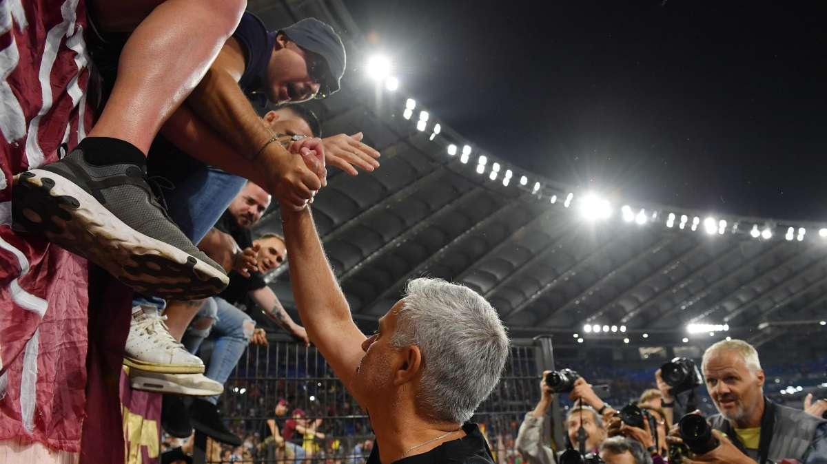 Mourinho: "I tifosi della Roma sono speciali, ci coinvolgono e ora siamo parte di loro"