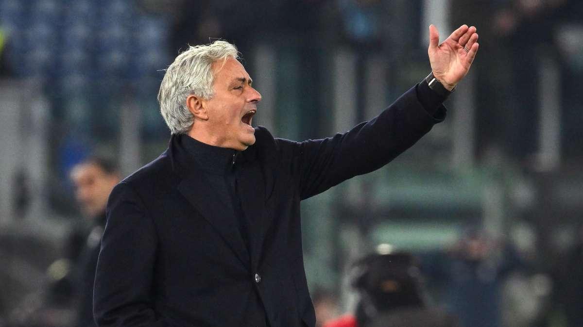 Fenerbahçe, Mourinho: "Possiamo fare bene in Europa League, non dico altro ma andate a rivedervi la finale Roma-Siviglia”
