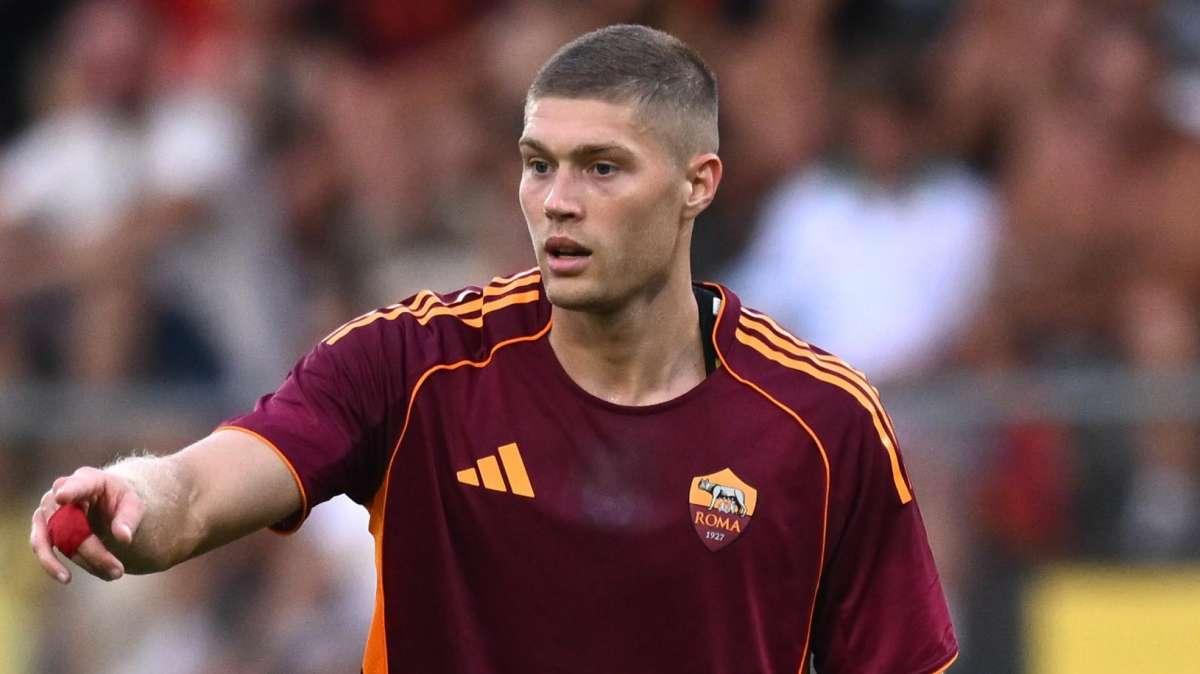 Roma-Lille 0-1 - La gara sui social: "Questo calciatore ancora non sa che non bisogna farsi intimidire psicologicamente dal portiere quando si calcia un rigore! Cose da pazzi!"