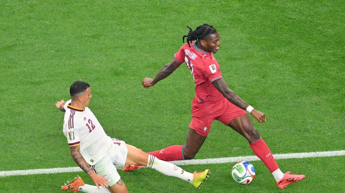 Leao va al Galatasaray: "Avrei voluto essere in campo per salutare tifosi del Milan"