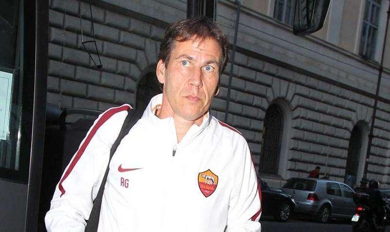 Twitter AS Roma - Squadra arrivata a Firenze, presente anche De Rossi. FOTO!