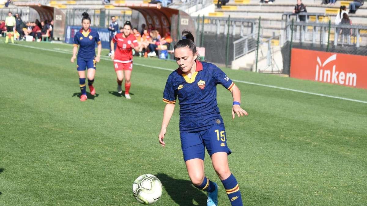 Roma Femminile, il messaggio di Serturini per De Rossi: "Mi hai insegnato cosa vuol dire indossare questa maglia"