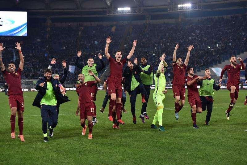 Il Roma Club Barcellona festeggia la vittoria nel derby... cantando Lando Fiorini. VIDEO!