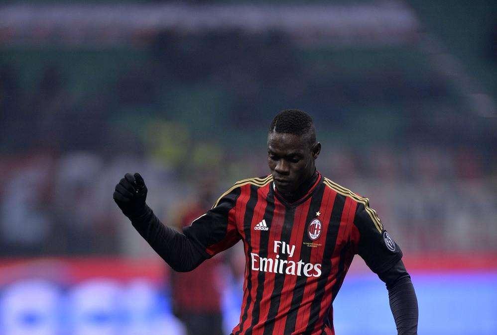 Mediaset - Cori razzisti a Balotelli, Olimpico a rischio squalifica