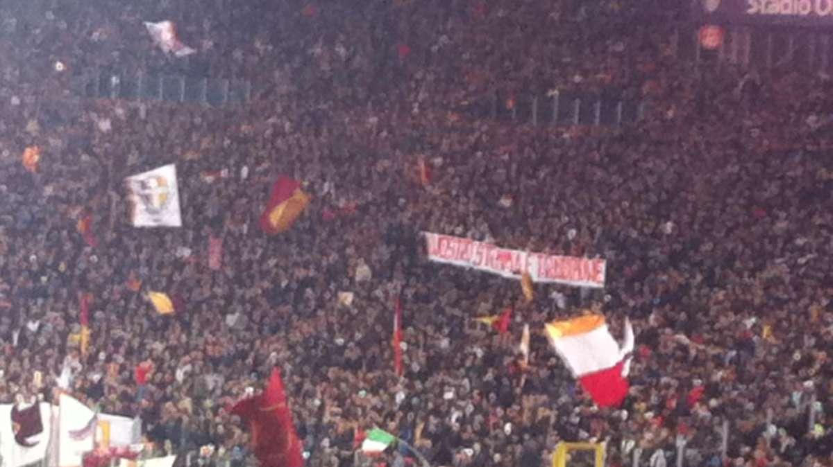 Striscione in Sud: "Il nostro stemma è tradizione". FOTO!
