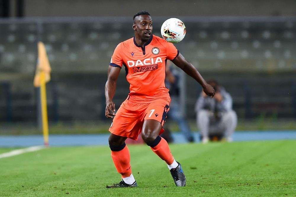 Udinese, Okaka: "Porte chiuse? Non è la stessa cosa. All'Olimpico le sciarpe giallorosse danno quell'adrenalina che fa la differenza"