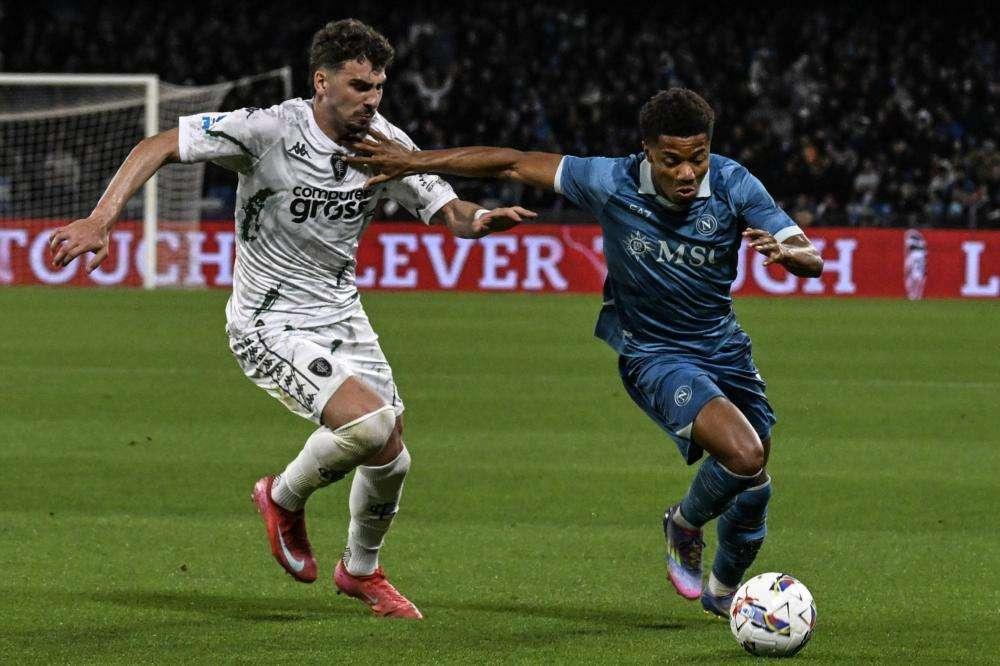 Napoli, Neres fuori almeno due settimane
