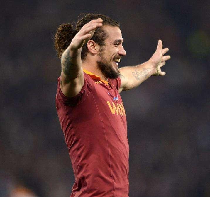Accadde oggi - Andreazzoli: "Osvaldo? Non è la prima volta che ha questi comportamenti in pubblico, poi piagnucola in privato". Mourinho: "Impossibile prendere De Rossi, perché lui e Totti sono la Roma". Adriano alla Roma