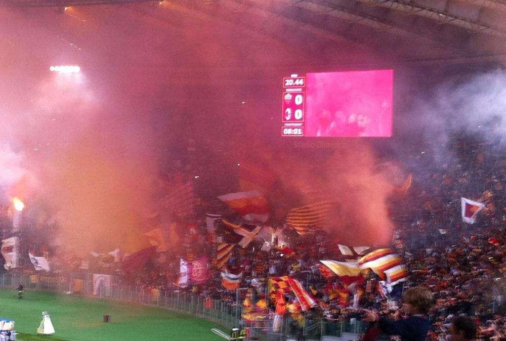 LA VOCE DELLA SERA - La Roma esce sconfitta dal Borussia-Park con un gol allo scadere. Fonseca: "Risultato ingiusto, ora dobbiamo vincere le ultime due". Fazio: "Dobbiamo rialzare la testa". Mancini: "Occorre stare più attenti"