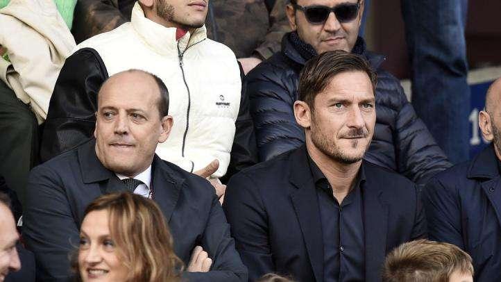 Monchi: "Totti ha una capacità d'influenza che la Roma deve utilizzare. È un supereroe"