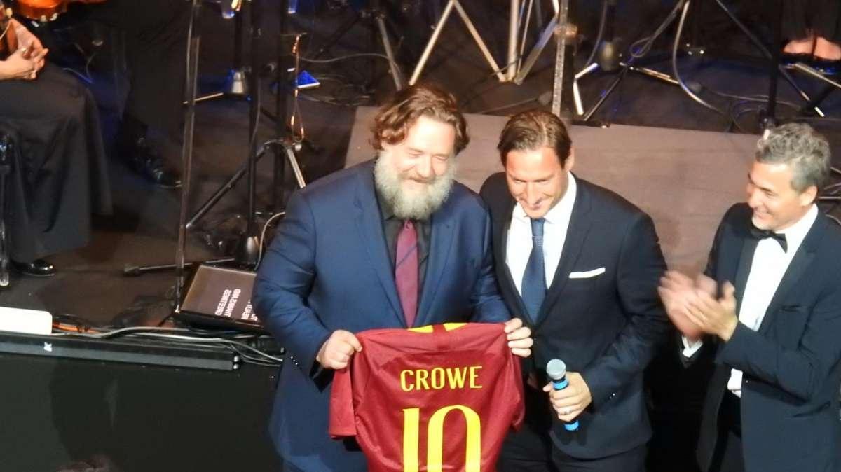 Accadde oggi - Totti e Russell Crowe al Colosseo. Pallotta: "Lotito dice inesattezze, forse è davvero della Roma"