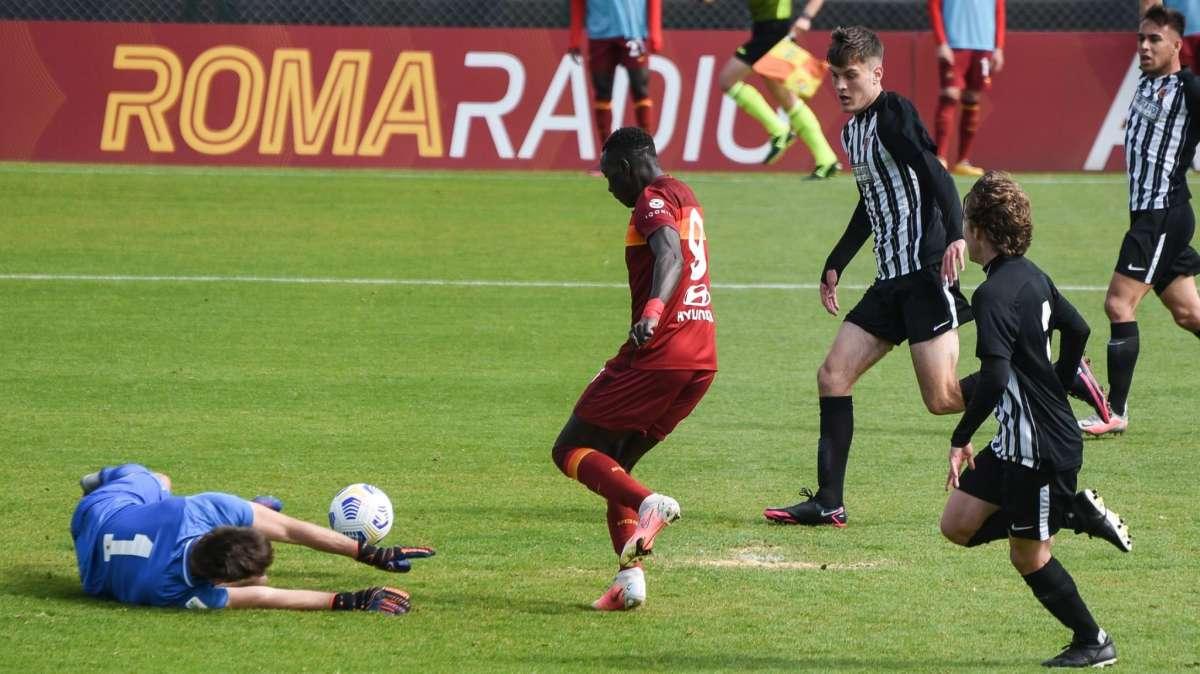Primavera, Tall: "Il mio ruolo è aiutare la squadra a vincere. È una fortuna essere allenati da De Rossi. Siamo tornati"