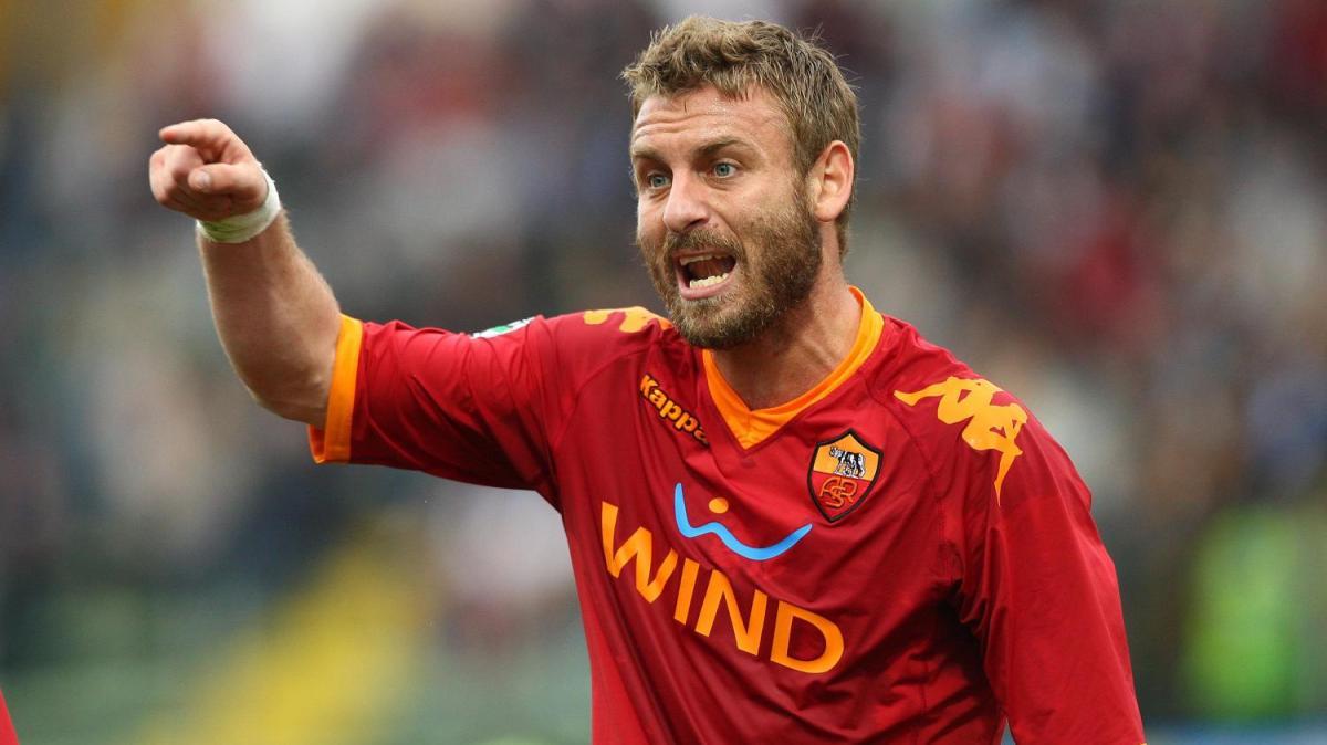 Accadde oggi - De Rossi: "Andare via? Ci ho pensato, ma non sarei felice lontano da Roma". Lobont: "Giunta l'ora di passare a una nuova fase, la Roma mi ha fatto sempre sentire a casa"