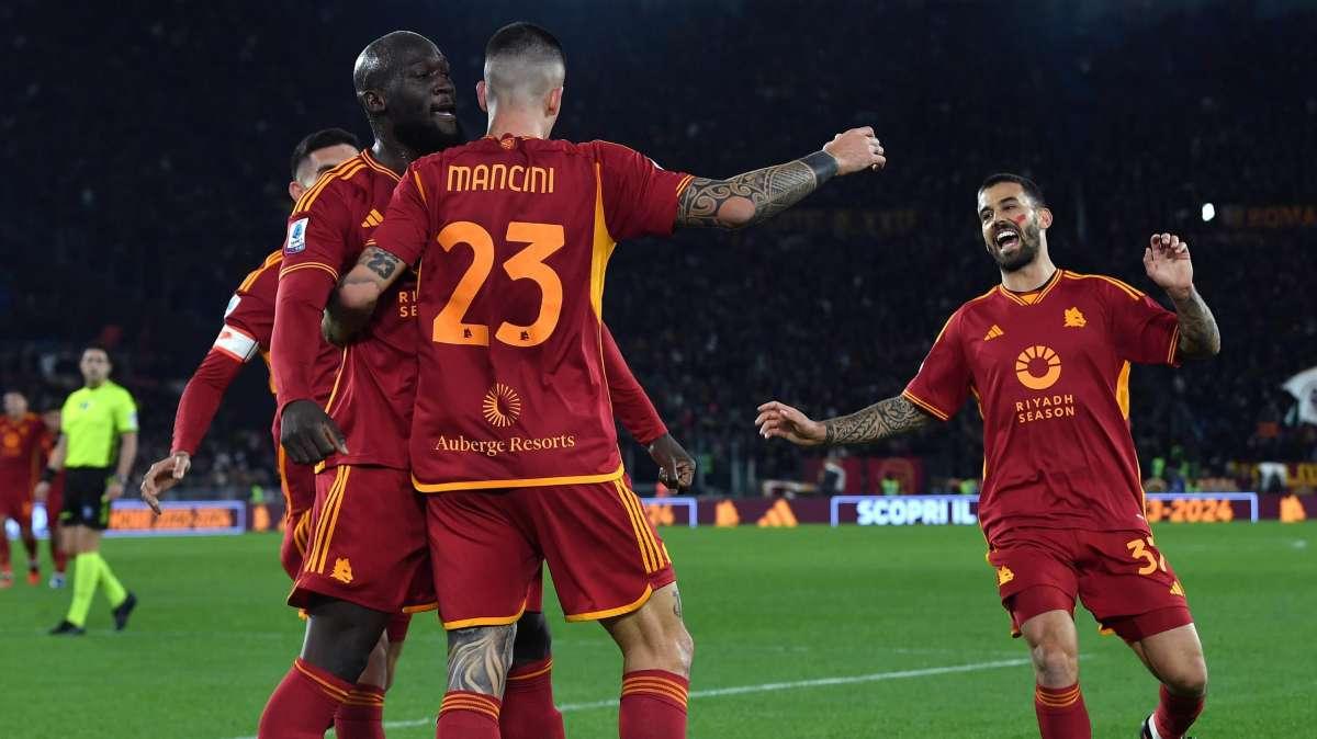 LA VOCE DELLA SERA - Smalling, il rientro potrebbe slittare a febbraio. Mancini: "Un onore indossare la fascia da capitano". Montella: "Roma altamente competitiva per la Champions"