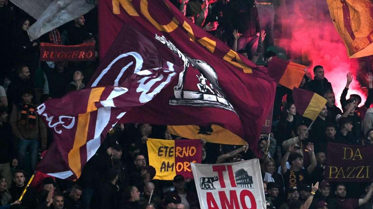 Ritiro Roma - Lavoro con il pallone per la squadra. Out Ndicka e Ferguson, escluse lesioni per l'ivoriano. Trattativa ben avviata per Ziolkowski. Si complica la pista Echeverri