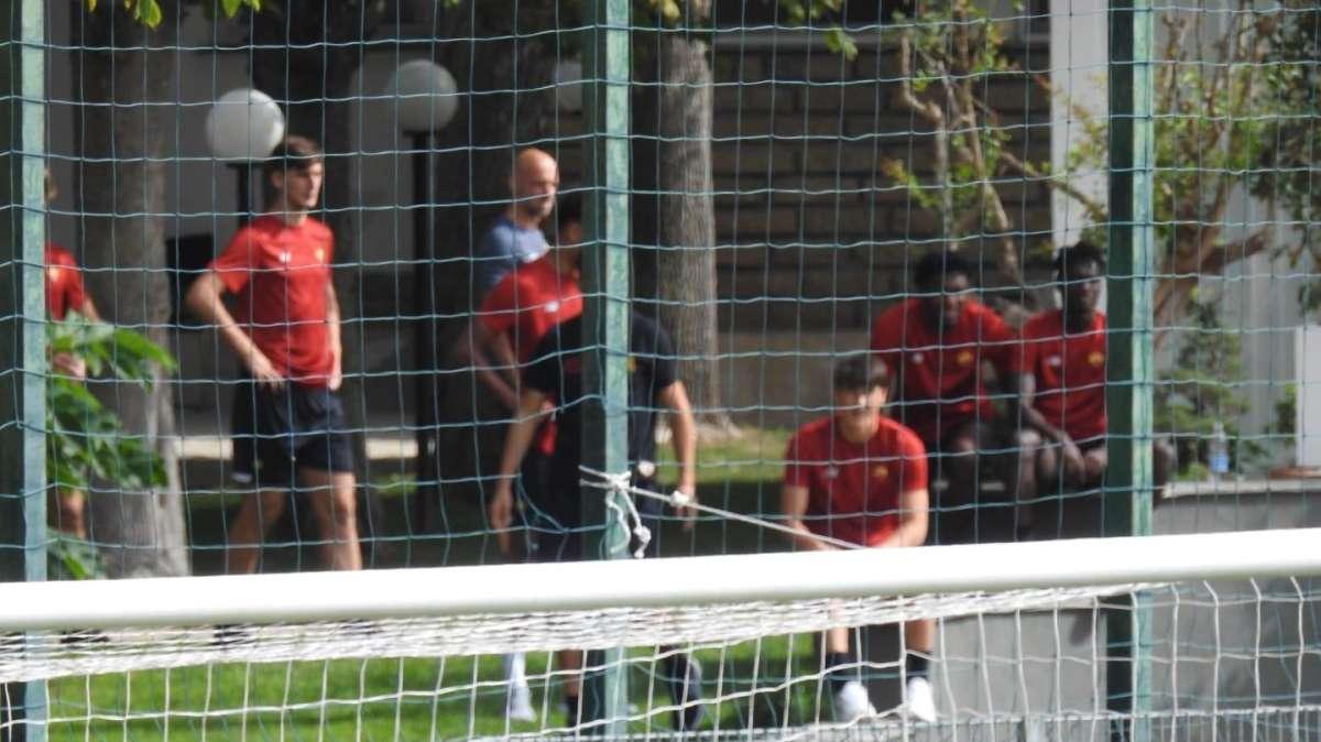 VG - Risveglio muscolare per la Roma, El Shaarawy e Sacramento assistono ai primi minuti della partita della Primavera. FOTO!