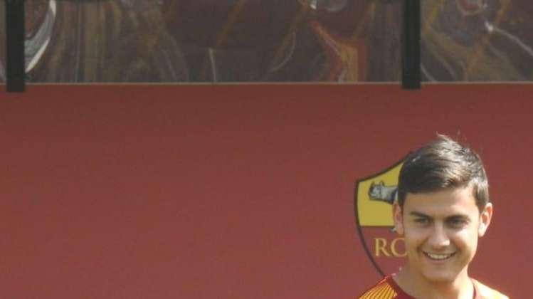 Dybala stremato dopo l'allenamento sotto al sole: "Ritiro a Roma"