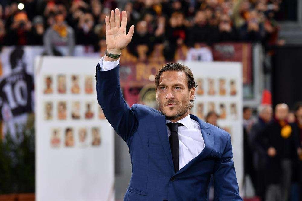 Totti: "Come fa il VAR a non vedere il rigore su Zaniolo? Fabbri stava vedendo un'altra partita? È una vergogna. Grande reazione della squadra"