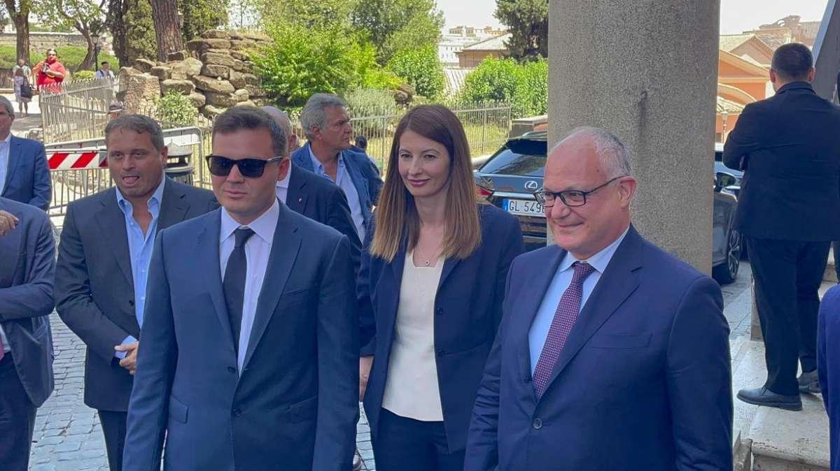 Stadio della Roma - Terminato l'incontro in Campidoglio. Gualtieri: "Oggi sarà pubblico il progetto. Sarà uno stadio unico". Friedkin: "Siamo molto felici". FOTO! VIDEO!