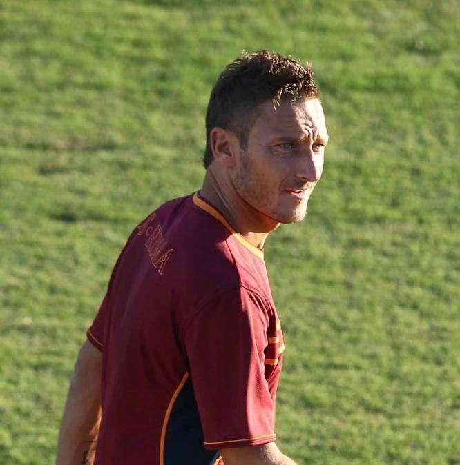Gran gol di Totti. VIDEO!