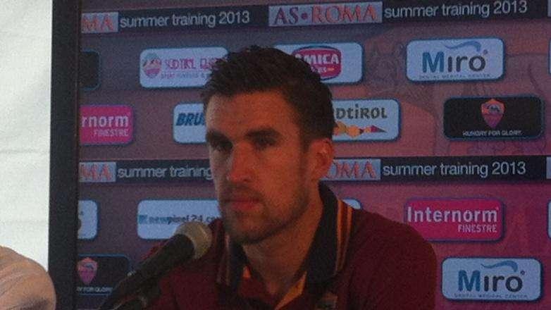 Accadde oggi - Guardiola: "Totti ancora a questi livelli anche grazie a Garcia". Presentati Strootman e José Angel. Striscione contro Osvaldo: "Codardo"