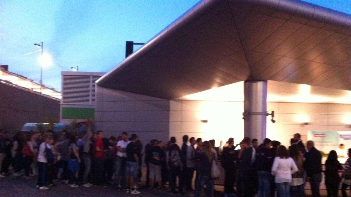 Mattia Destro al Centro Commerciale Porta di Roma: "Il polpaccio sta bene, spero che domenica arrivi il mio primo gol". FOTO! VIDEO!