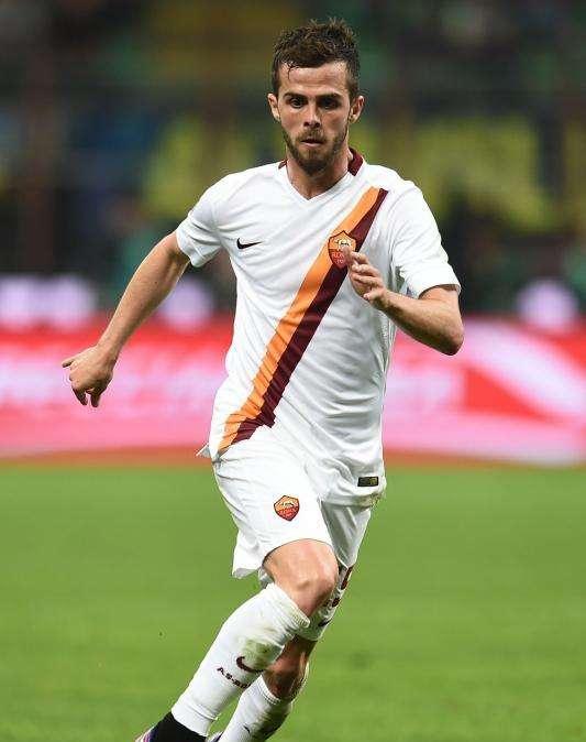 L'Atlético vuole Pjanic. Liverpool e United pronte a offrire 45 milioni