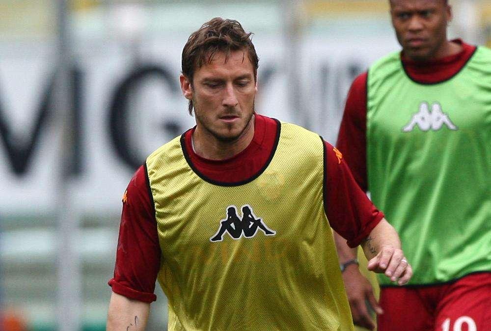 Trigoria: 1500 tifosi salutano la squadra. Totti: "Un pubblico così non lo trovo da nessuna parte"