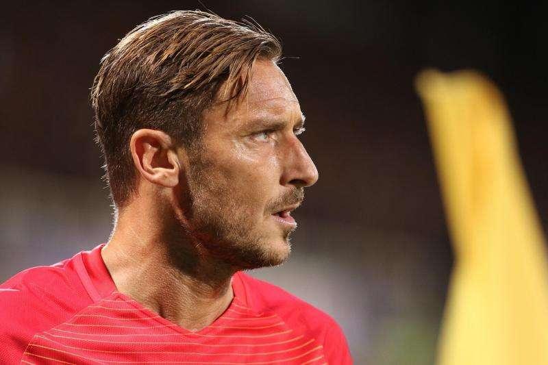 Facebook, Totti: "Volevo aprire la pagina da tanto tempo. Avrei voluto giocare con Falcao". VIDEO!