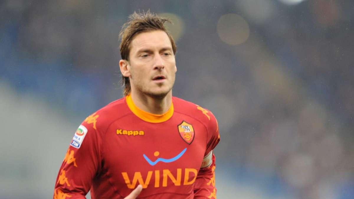 Totti: "Il Capitano non ammaina mai la bandiera"