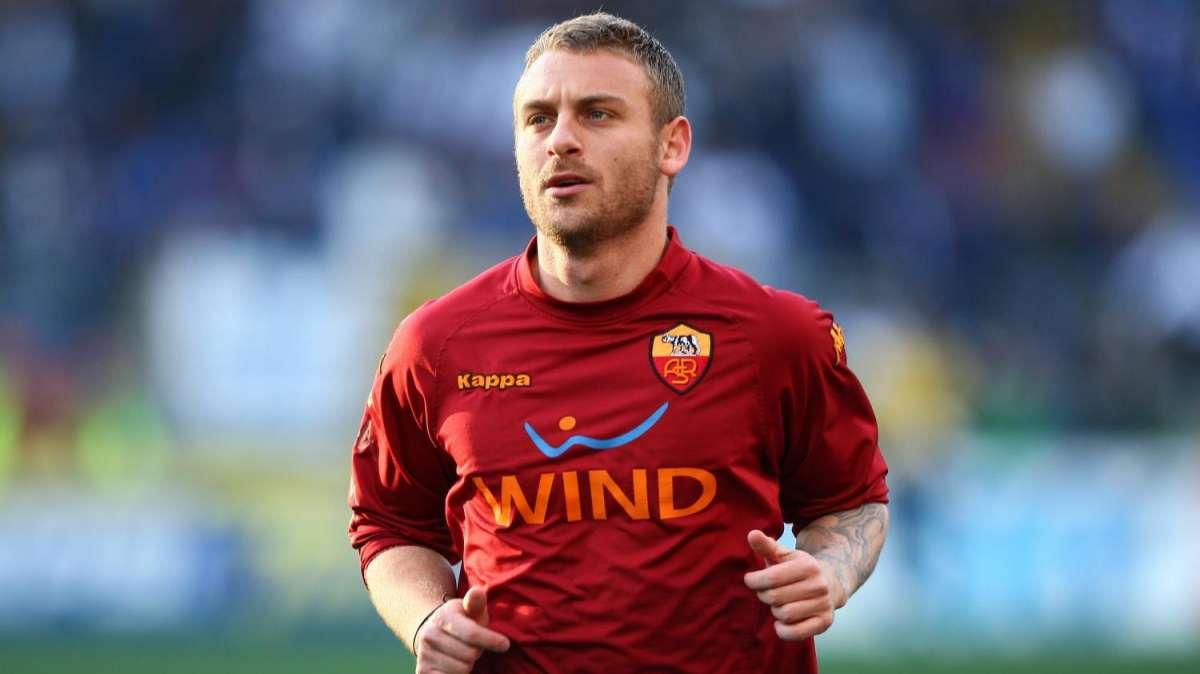 De Rossi e l’amore eterno per la Roma raccontato con un gesto semplice